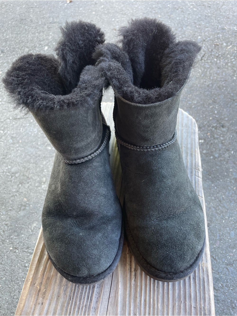 Uggs black short size 7